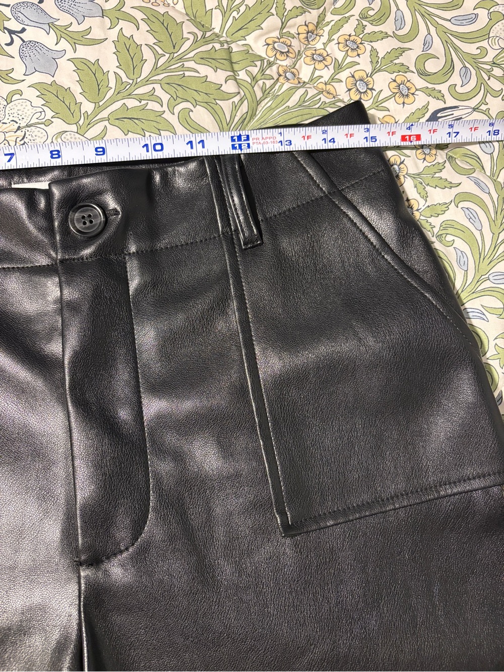 Avec Les Filles Black Faux Leather Wide Leg Cropped Pants w/Front Pockets S - Picture 7 of 10